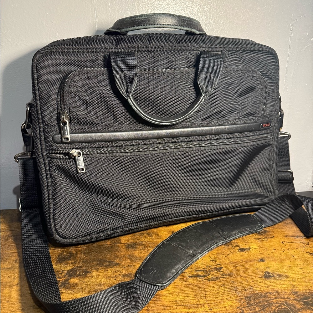 Tumi Black Alpha Slim Deluxe Portfolio Briefcase Laptop Messenger Bag